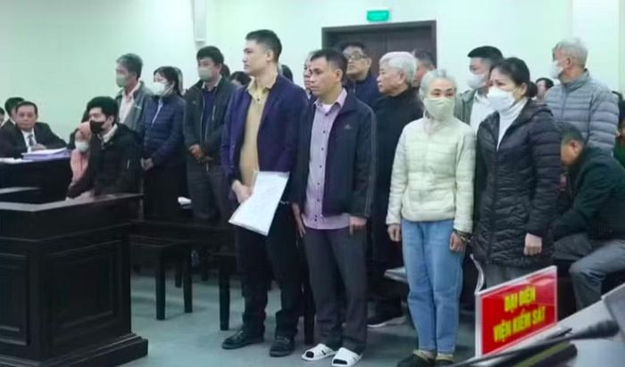 Nhóm bị cáo trong vụ án.