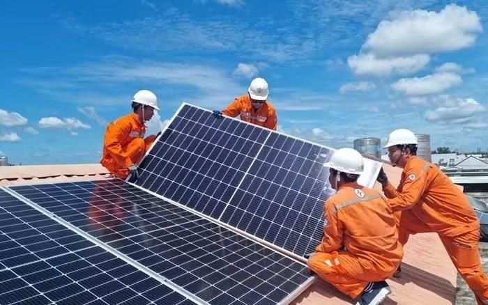Tăng cường thực thi tiết kiệm điện và phát triển điện mặt trời mái nhà giúp giảm gánh nặng đầu tư các nguồn điện mới