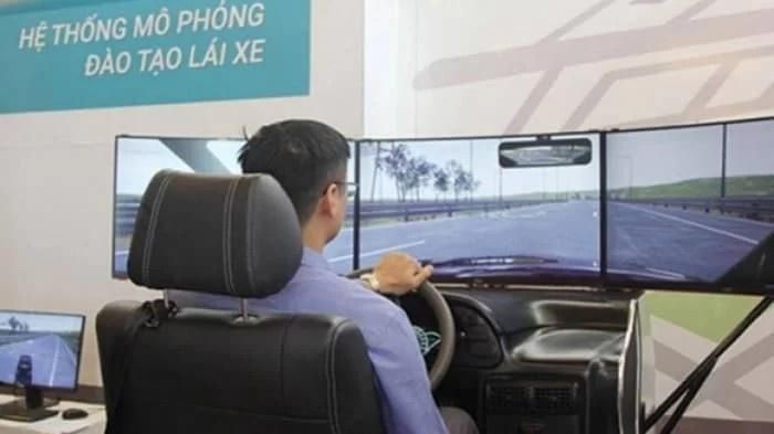 Từ 1/7/2026, bài thi mô phỏng tình huống giao thông trên máy tính có thể sẽ không còn nằm trong nội dung sát hạch cấp giấy phép lái xe. (Ảnh minh họa)