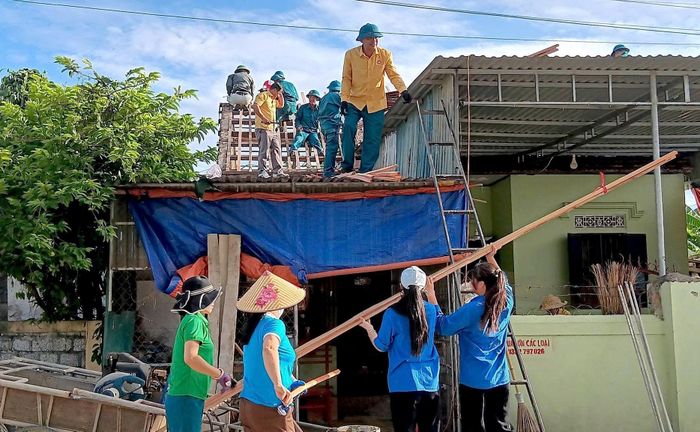 Những ngày công tình nguyện góp phần giúp các gia đình chính sách sớm ổn định cuộc sống.