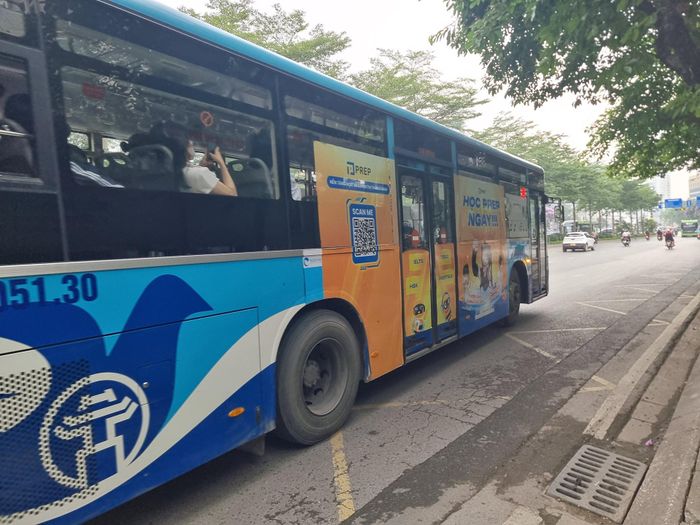 Hà Nội đẩy mạnh kiểm soát giao thông, nhiều vi phạm trật tự đô thị bị phạt gấp đôi.