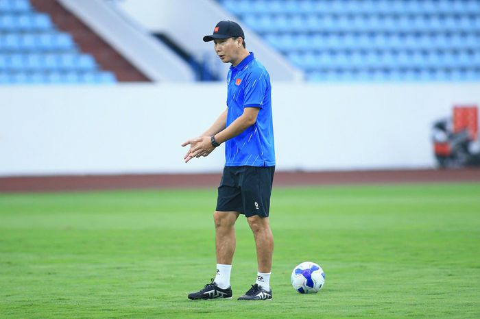 Đó là điều khiến HLV Kim Sang Sik đau đầu, nhưng trong sự hài lòng