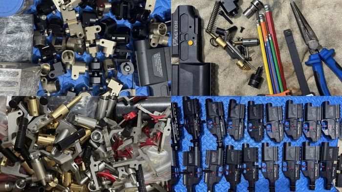 Linh kiện súng thu được tại nhà đối tượng Nguyễn Chí Thanh. Ảnh: CACC