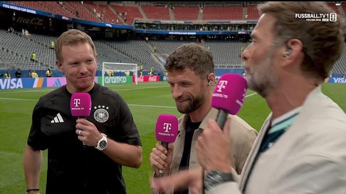 Klopp phải lên tiếng xin lỗi Julian Nagelsmann vì 'vạ miệng' trên sóng truyền hình. Ảnh: X Olusegun Odediran