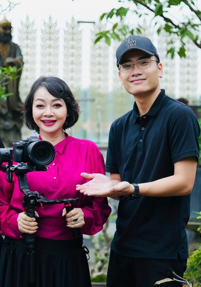 Nghệ sĩ Trà My khoe ngày đầu tuần nhiều năng lượng trên phim trường. 