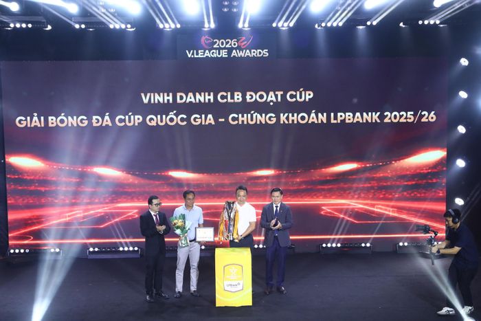Trong khi đó, CA TP.HCM xuất sắc giành Cúp Quốc gia, sau khi thắng Ninh Bình ở chung kết.