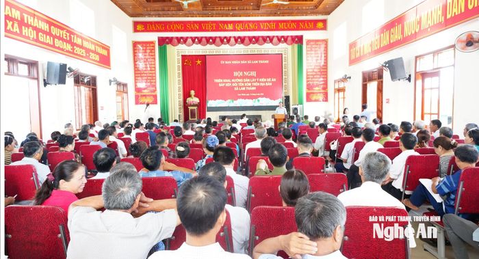Toàn cảnh hội nghị triển khai, hướng dẫn lấy ý kiến đề án sắp xếp, đổi tên xóm trên địa bàn xã Lam Thành. Ảnh: Mai Hương