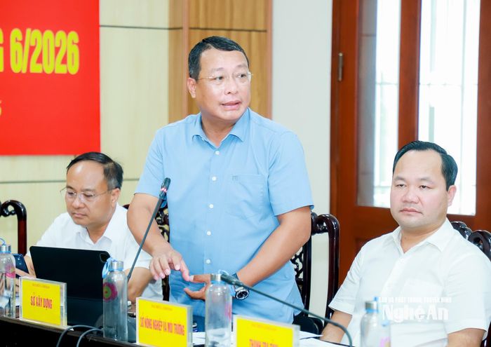 Đồng chí Phạm Hồng Quang - Ủy viên Ban Thường vụ Tỉnh ủy, Giám đốc Sở Xây dựng phát biểu tại phiên tiếp công dân. Ảnh: Thành Duy