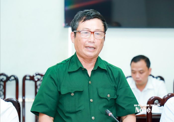 Công dân Nguyễn Vạn Phước, xã Bạch Hà phát biểu ý kiến. Ảnh: Thành Duy