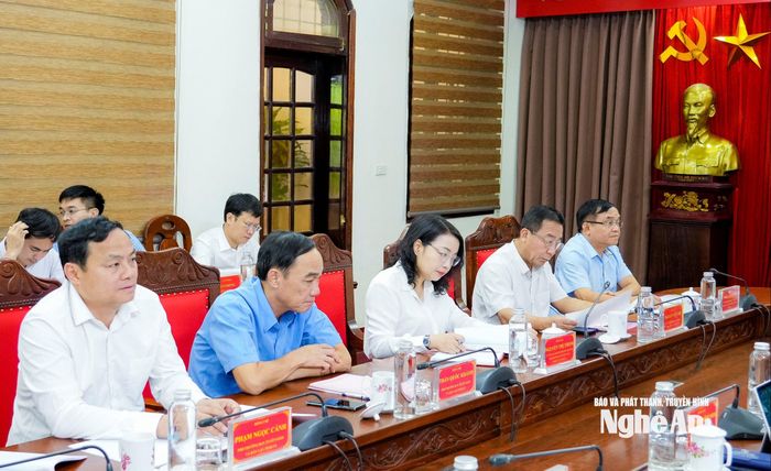 Lãnh đạo Ban Tuyên giáo và Dân vận, UBND tỉnh dự buổi làm việc. Ảnh: Phạm Bằng