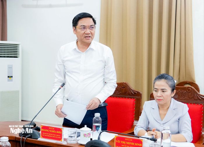 Đồng chí Hoàng Nghĩa Hiếu - Phó Bí thư Thường trực Tỉnh ủy, Chủ tịch HĐND tỉnh phát biểu tại buổi làm việc. Ảnh: Phạm Bằng