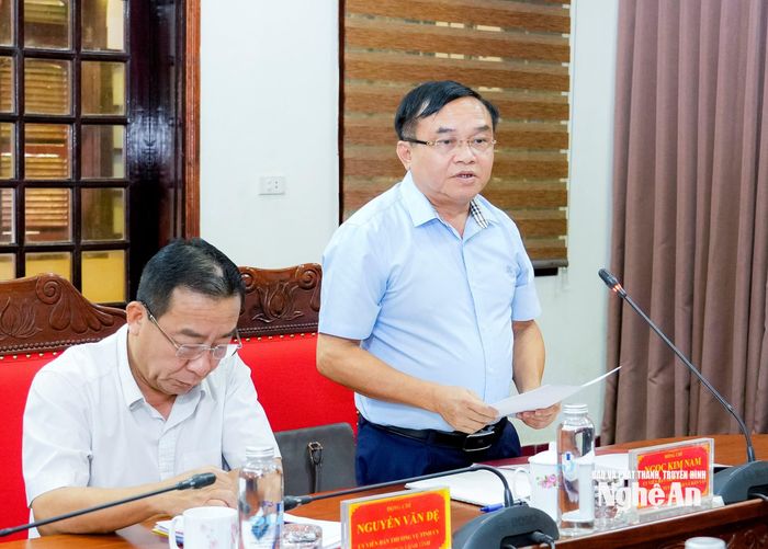 Đồng chí Ngọc Kim Nam - Trưởng ban Tuyên giáo và Dân vận Tỉnh ủy báo cáo tại buổi làm việc. Ảnh: Phạm Bằng