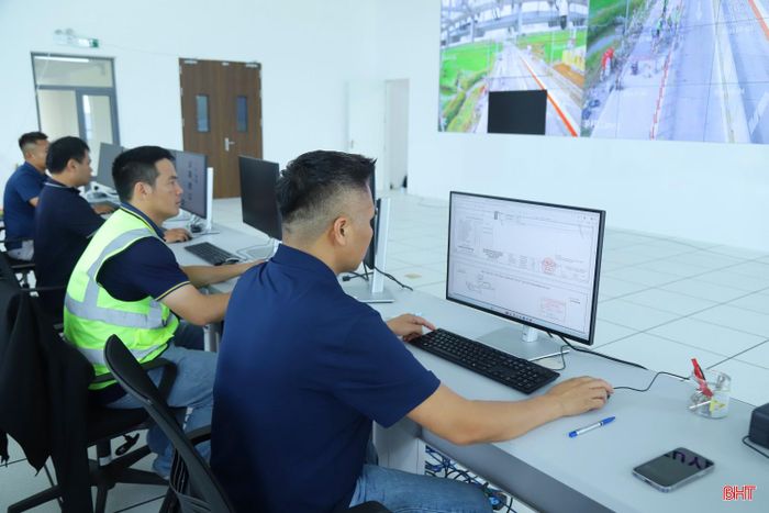 Theo Ban QLDA Thăng Long, việc lắp đặt các thiết bị của hệ thống thu phí không dừng (ETC) và giao thông thông minh (ITS) trên tuyến cao tốc qua Hà Tĩnh đã hoàn thành. Các đơn vị đang tập trung thực hiện phần việc liên thông từ thiết bị tới phần mềm dùng chung và hệ thống máy chủ được đặt tại Trung tâm điều hành giao thông.