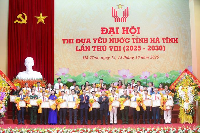 Đại hội Thi đua yêu nước tỉnh Hà Tĩnh lần thứ VIII vinh danh 100 điển hình tiêu biểu toàn tỉnh giai đoạn 2020-2025.