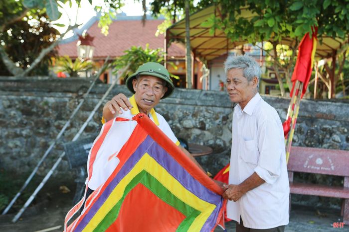 Với mỗi người dân thôn Mai Lâm (xã Mai Phụ), được đóng góp sức mình vào Lễ hội đền Lê Khôi là một niềm vinh dự, tự hào.