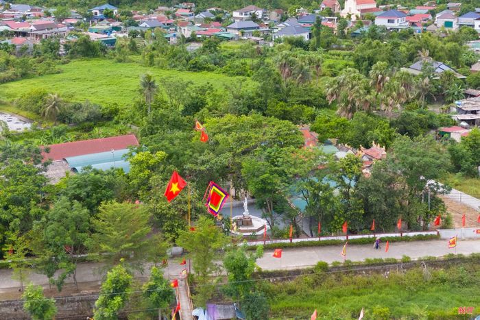 Đền Nước Lạt thờ vọng Lê Khôi tại thôn Tân Phong (xã Thạch Khê).