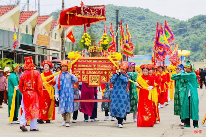 Lễ hội đền Lê Khôi là nét đẹp văn hóa của người Hà Tĩnh.