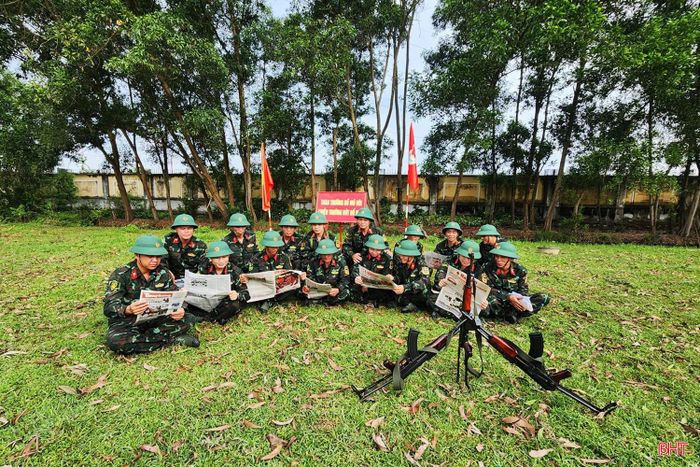Giờ nghỉ giải lao trên thao trường của các quân nhân dự bị.