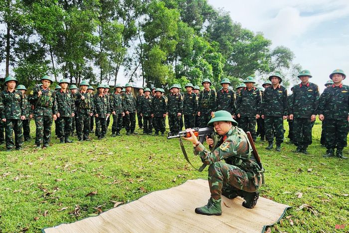 Ban Chỉ huy Phòng thủ khu vực 2 - Vũ Quang chú trọng huấn luyện kỹ năng thực hành sử dụng vũ khí trong biên chế để chuẩn bị cho diễn tập tác chiến phòng thủ năm 2026.