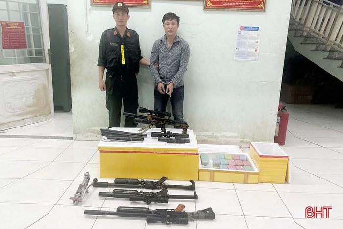 Đối tượng Nguyễn Ngọc Việt cùng tang vật bị thu giữ