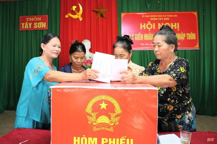 Xã Toàn Lưu thực hiện bài bản các bước lấy ý kiến Nhân dân.