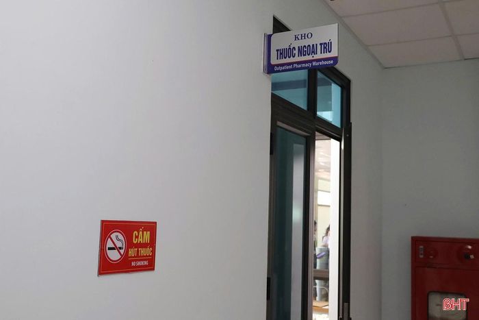 Quy định cấm hút thuốc lá được các cơ sở y tế thực hiện nghiêm túc.