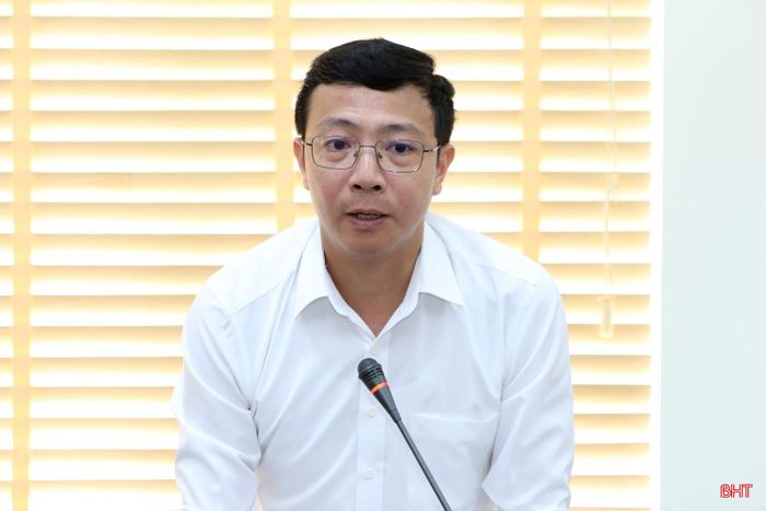 Ông Hoàng Xuân Trường - Phó Chủ tịch UBND phường Thành Sen - một trong những địa phương nhận được nhiều đơn thư của công dân, báo cáo kết quả xử lý công việc được Chủ tịch UBND tỉnh giao giải quyết.