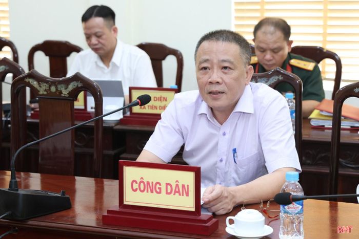 Công dân Phạm Thanh Hải (phường Đông Ngạc, TP Hà Nội) trình bày kiến nghị tại phiên tiếp công dân.