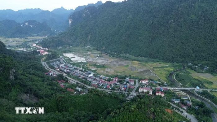 Nhiều hộ dân ở Làng sáng tạo nội dung số xã Lâm Bình, Tuyên Quang xây được nhà khang trang nhờ làm YouTuber. (Ảnh: Trần Việt/TTXVN)