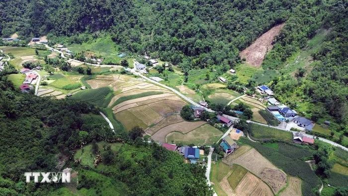 Nhiều hộ dân ở Làng sáng tạo nội dung số xã Lâm Bình, Tuyên Quang xây được nhà khang trang nhờ làm YouTuber. (Ảnh: Trần Việt/TTXVN)
