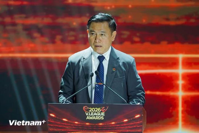Ông Trần Anh Tú, Phó Chủ tịch Liên đoàn Bóng đá Việt Nam (VFF) phát biểu khai mạc lễ trao giải. (Ảnh: Việt Anh/Vietnam+)