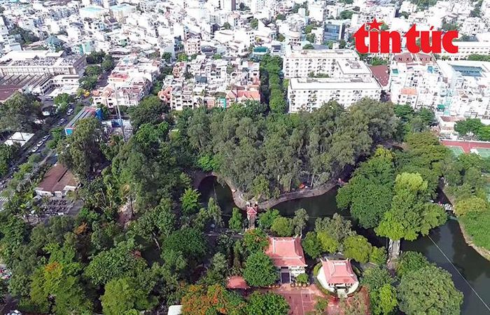 Công viên Lê Thị Riêng được cho là có các hố chôn tập thể cán bộ, chiến sĩ hy sinh trong cuộc Tổng tiến công và nổi dậy Xuân Mậu Thân 1968.