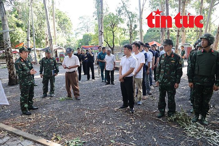 Các lực lượng tham gia khảo sát tại Công viên Lê Thị Riêng.