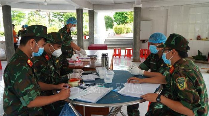 Lực lượng chức năng tỉnh Đồng Tháp ghi chép thông tin, phục vụ số hóa thông tin về phần mộ, mẫu hài cốt liệt sĩ.