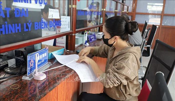Theo người dân xã Nha Bích, từ ngày chuyển đổi mô hình, bỏ cấp huyện và thực hiện trực tiếp tại xã thì người dân thuận lợi hơn nhiều khi đến trung tâm hành chính công làm thủ tục.