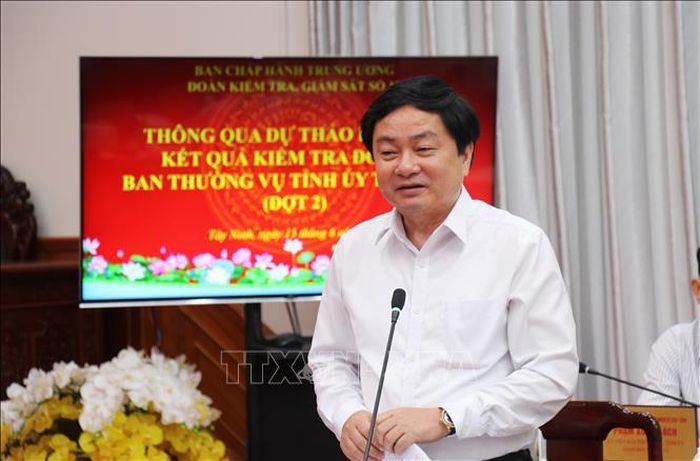Ủy viên Trung ương Đảng, Bí thư Tỉnh ủy Tây Ninh Nguyễn Văn Quyết phát biểu tiếp thu các ý kiến của Đoàn kiểm tra, giám sát số 19 của Bộ Chính trị.