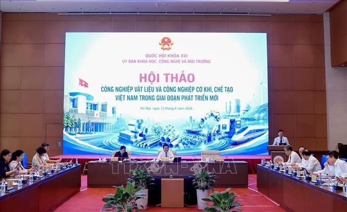 Phó Chủ tịch Quốc hội Nguyễn Hồng Diên chủ trì Hội thảo "Công nghiệp vật liệu và công nghiệp cơ khí, chế tạo Việt Nam trong giai đoạn phát triển mới”. Ảnh: Tuấn Anh/TTXVN