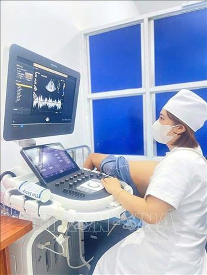 Trung tâm Y tế Tam Dương (Phú Thọ) đầu tư máy siêu âm hiện đại, phục vụ công tác khám chữa bệnh.