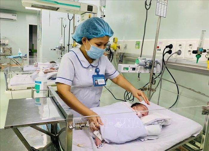 Bệnh nhi đang được chăm sóc đặc biệt tại Bệnh viện Nhi đồng 1 Thành phố Hồ Chí Minh. Ảnh: TTXVN phát