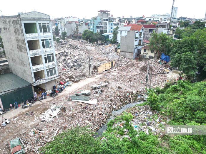 Tuy nhiên, bước sang nửa đầu năm 2026, UBND Tp. Hà Nội cùng chính quyền địa phương triển khai chiến dịch tháo gỡ khó khăn vô cùng quyết liệt nhằm sớm bàn giao mặt bằng cho đơn vị thi công.