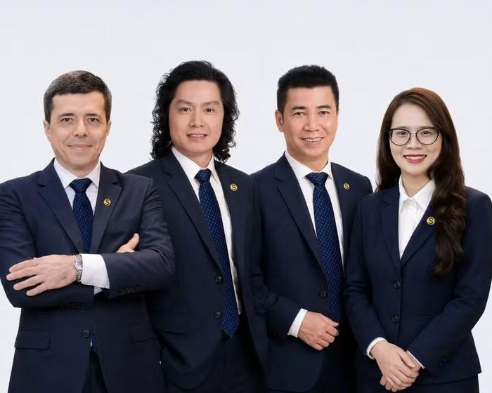 Từ trái sang phải là ông Faussier Loic, ông Lưu Danh Đức, ông Nguyễn Hoàng Hải, bà Nguyễn Thị Kiều Anh.