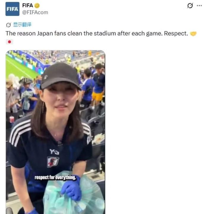 Tài khoản của FIFA khen ngợi hành động của CĐV Nhật. Ảnh: Sina.