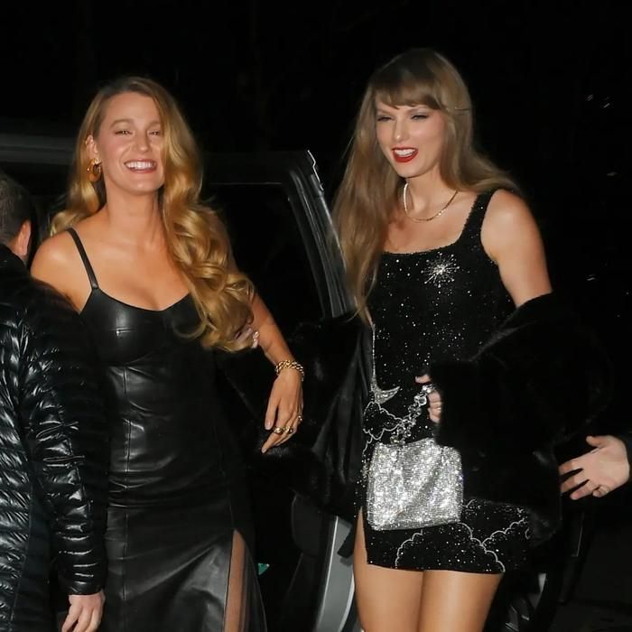 Tình bạn giữa Taylor Swift và Keleigh Teller bắt đầu xuất hiện khoảng cách sau khi Keleigh Teller vắng mặt tại một lễ trao giải mà cô dự kiến tham dự cùng nữ ca sĩ.