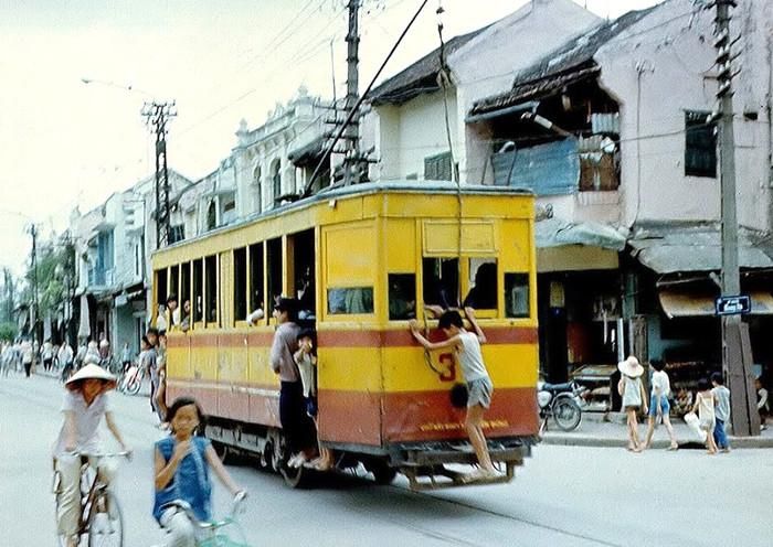 Tiếng leng keng tàu điện năm nào ở Thủ đô. Ảnh: báo Lao động Thủ đô