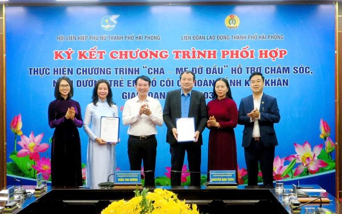 Hội LHPN thành phố Hải Phòng phối hợp với Liên đoàn lao động Thành phố ký chương trình phối hợp thực hiện chương trình "Cha -Mẹ đỡ đầu" giai đoạn 2026 - 2031