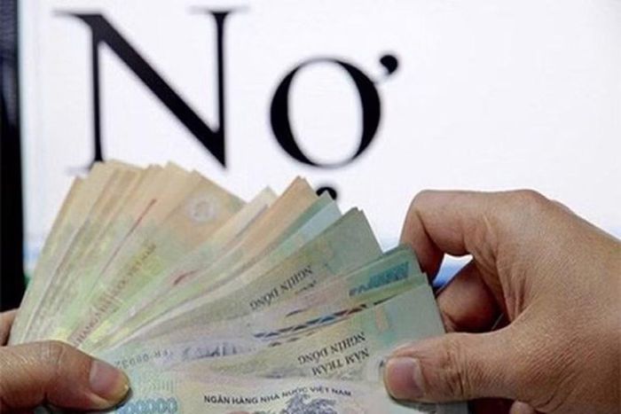 Nhiều ý kiến khuyên gia đình nên lo trả hết nợ trước (Ảnh minh họa)