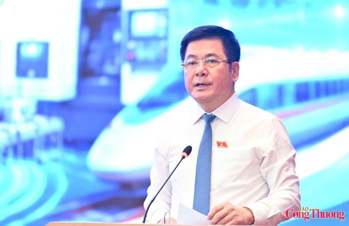 Phó Chủ tịch Quốc hội Nguyễn Hồng Diên phát biểu khai mạc hội thảo.