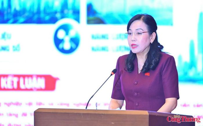 Đồng chí Nguyễn Thanh Hải, Ủy viên Ban Chấp hành Trung ương Đảng, Chủ nhiệm Ủy ban Khoa học, Công nghệ và Môi trưởng của Quốc hội phát biểu tại hội thảo.