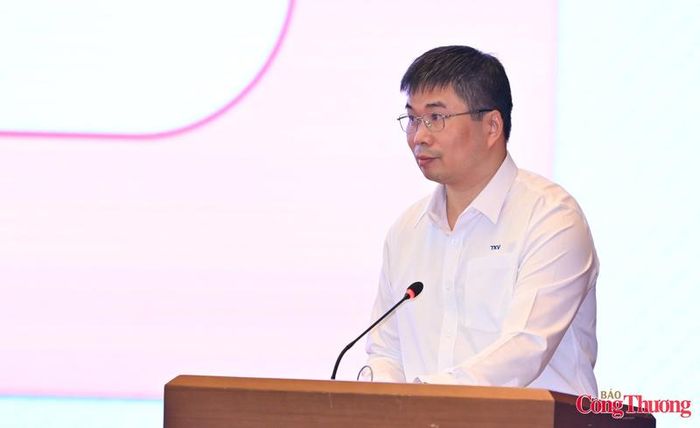 Ông Nguyễn Văn Tuân, Phó Tổng Giám đốc Tập đoàn Công nghiệp Than - Khoáng sản Việt Nam đề xuất hỗ trợ doanh nghiệp đầu tư đổi mới công nghệ, tự động hóa, chuyển đổi số, phát triển nhà máy thông minh và nâng cao năng lực chế tạo thiết bị công nghệ cao.