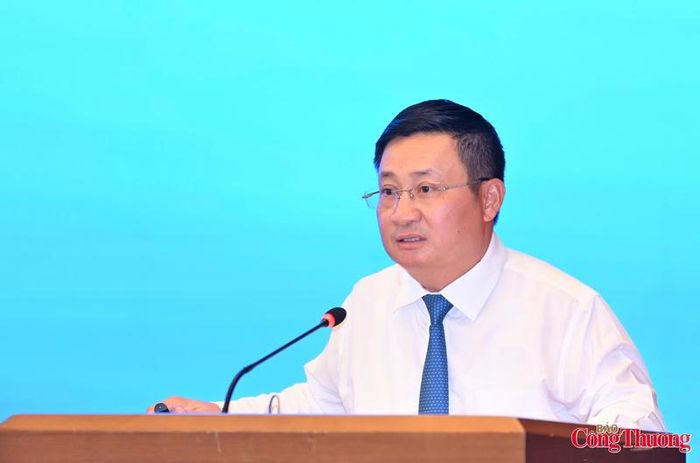 Tại hội thảo, ông Phan Đăng Phong, Viện trưởng Viện Nghiên cứu cơ khí (NARIME), Bộ Công Thương đã có bài tham luận về chủ đề “Cần nghị quyết của Quốc hội về cơ chế, chính sách đặc thù phát triển các sản phẩm cơ khí trọng điểm giai đoạn 2026-2045”.